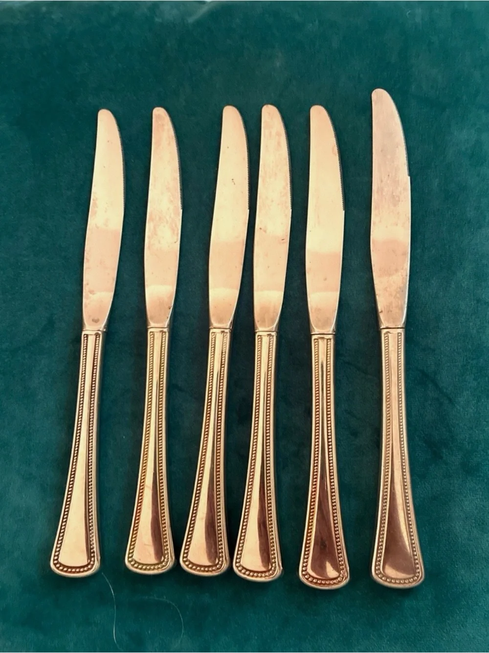 Set of 6 Oneida Stainless Needlepoint Dinner Knives